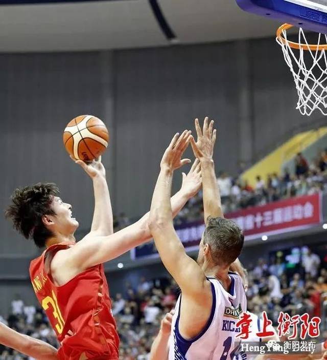 云南男篮在场上大放异彩，击败对手