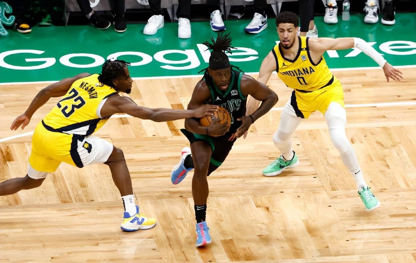 爱游戏在线-包含步行者客场逆转凯尔特人，霍勒迪砍下全队最高分的词条