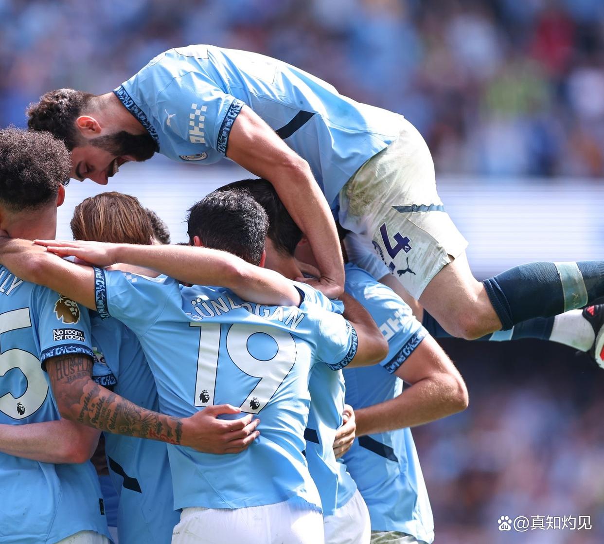 水晶宫前锋连进两球助球队一举取胜