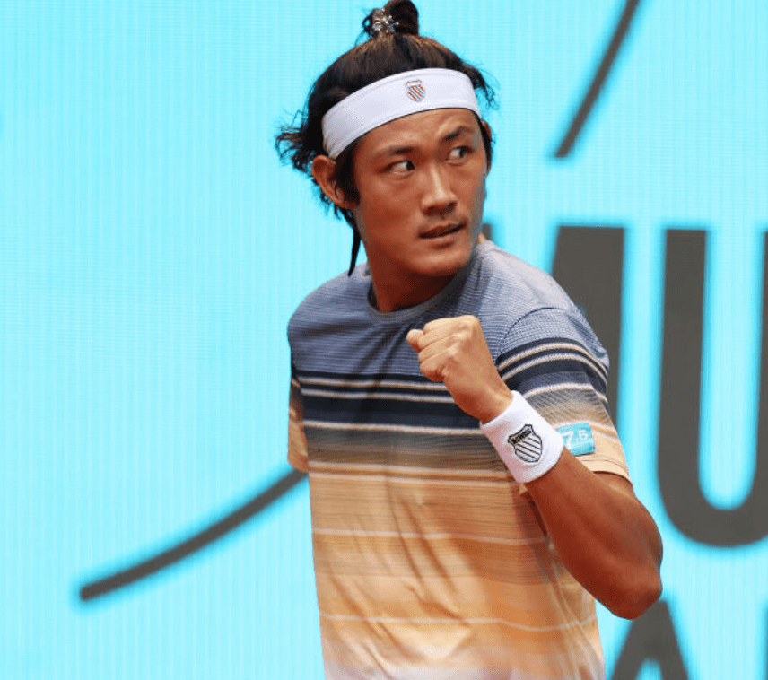 斯图加特绝地反击，逆转胜利展现不屈不挠的简单介绍