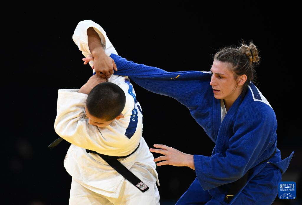 比利时柔道队团结一心，夺冠欢乐的简单介绍