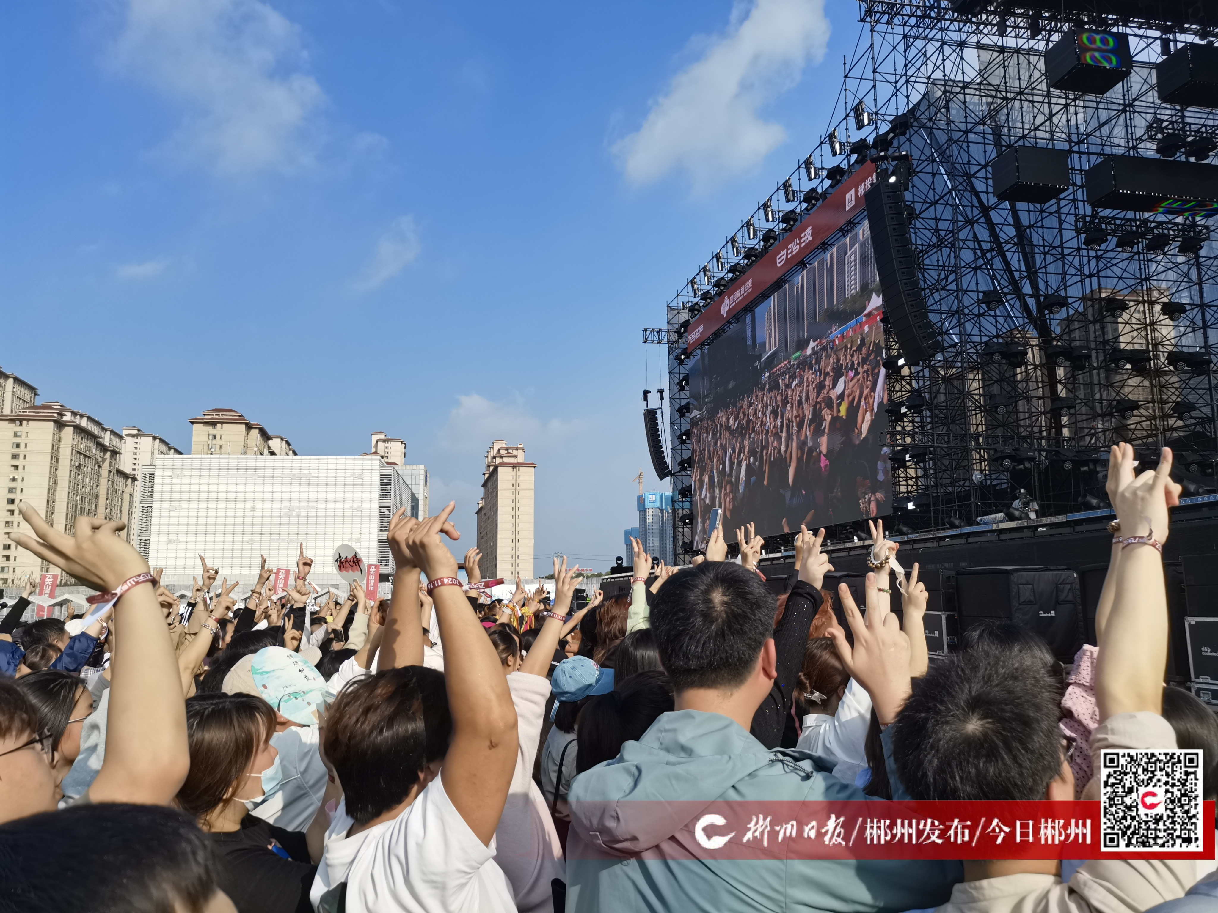 气氛火爆！场上精彩对抗引发热议的简单介绍