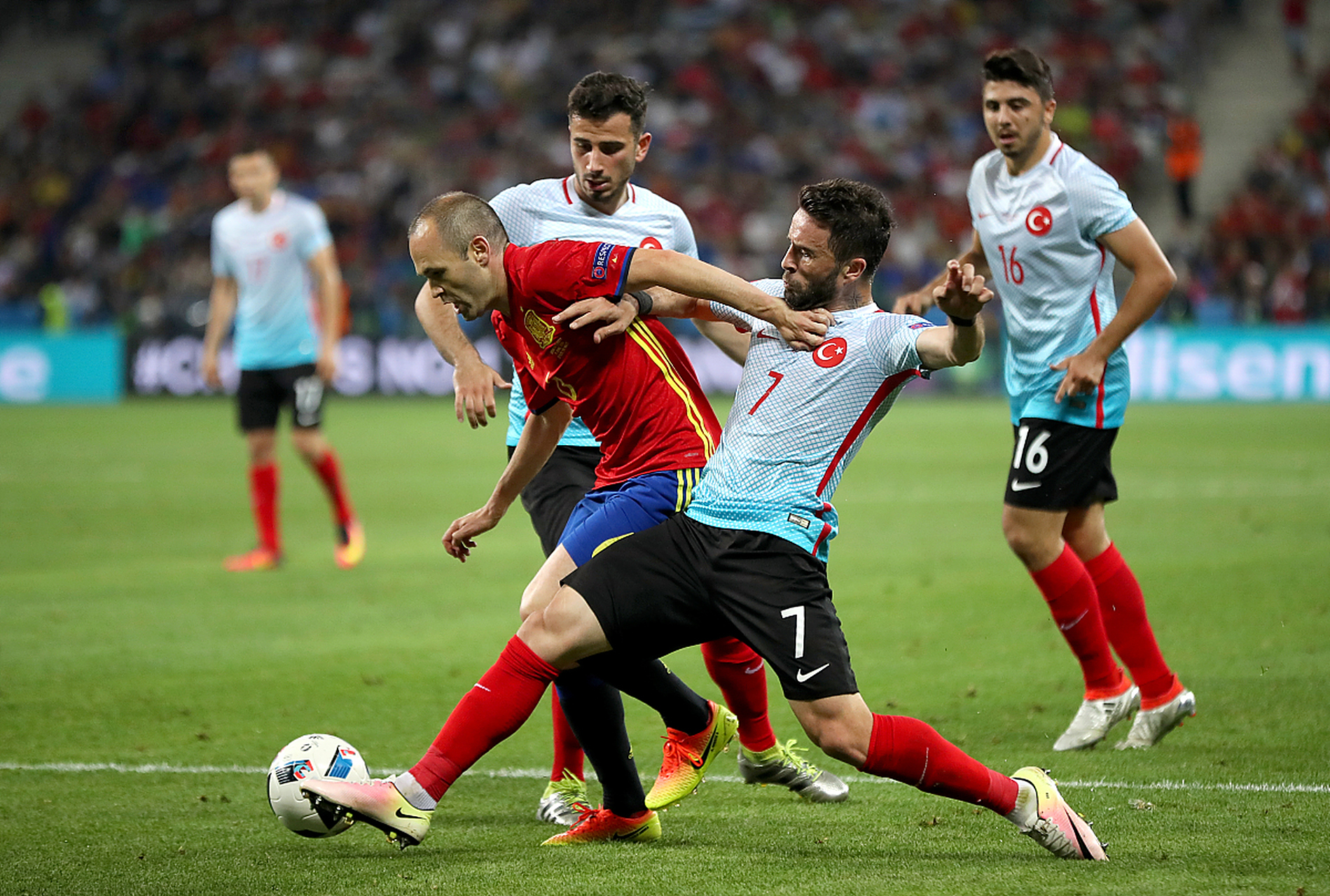 欧预赛：淘汰赛中奇袭层出不穷，实力不容小觑