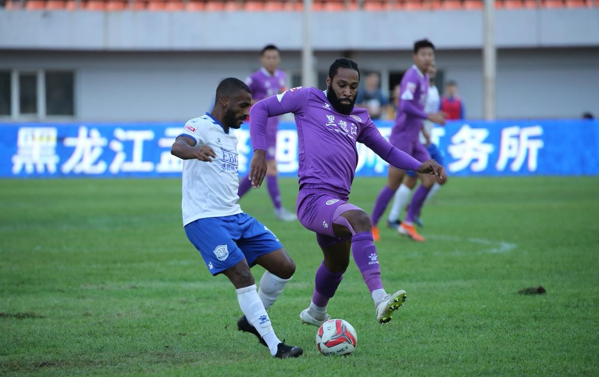 爱游戏视频-包含青岛黄海客场战平河南建业，积分榜位置稳固的词条