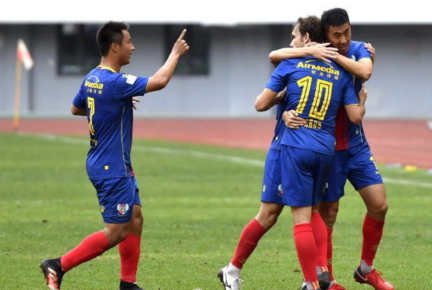 包含青岛黄海客场战平河南建业，积分榜位置稳固的词条