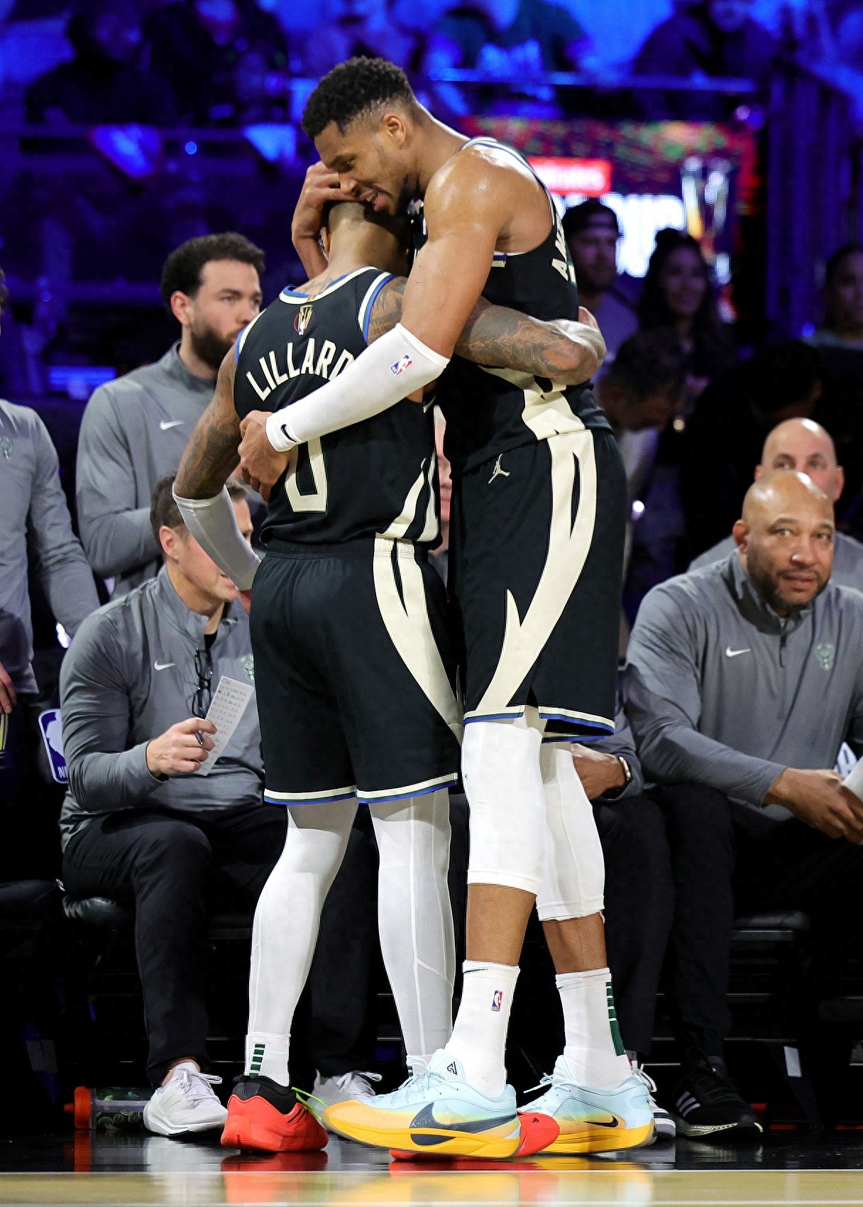 爱游戏登录-雄鹿大胜篮网，主场送对手八连败