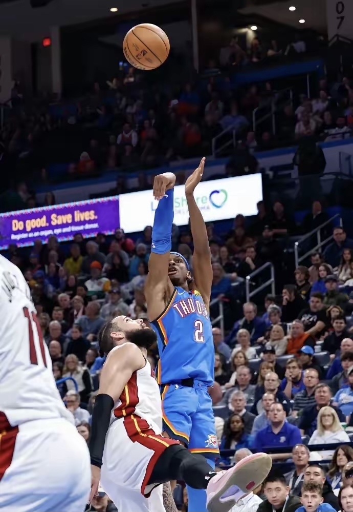 76人逆转黄蜂，领先系列赛的简单介绍