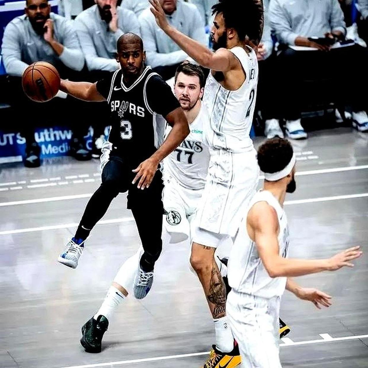 包含保罗27分领衔太阳击败湖人，豪取五连胜的词条