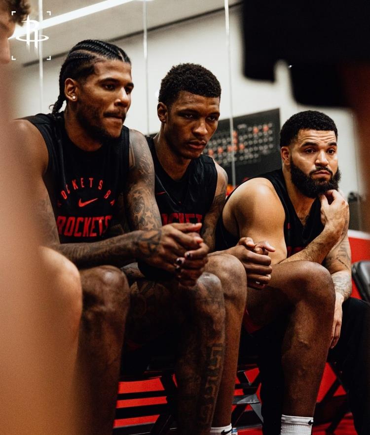 火箭惨遭76人逆转，遭遇两连败