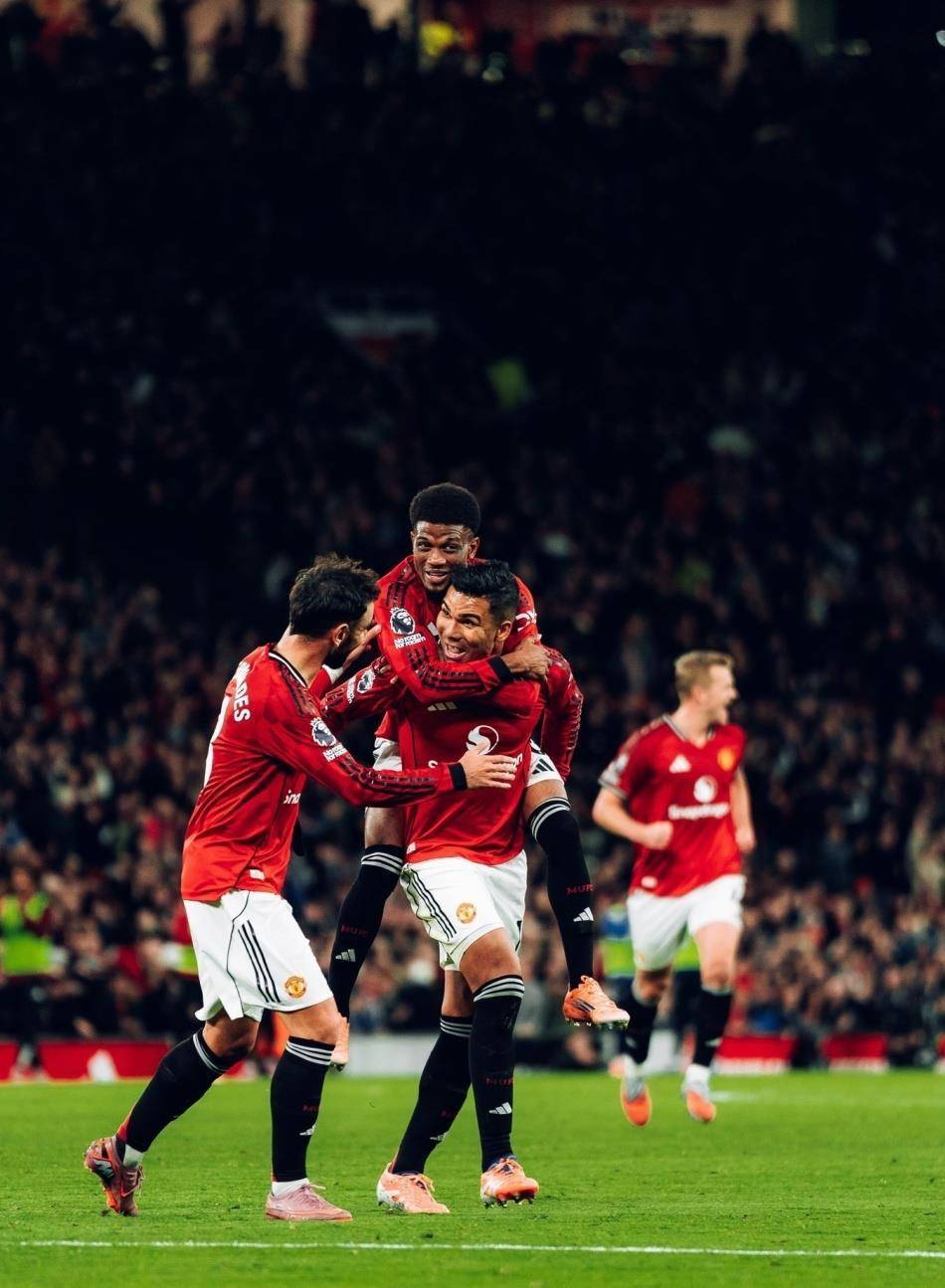 爱游戏视频-利物浦受伤患加重，球队需调整战术配置的简单介绍