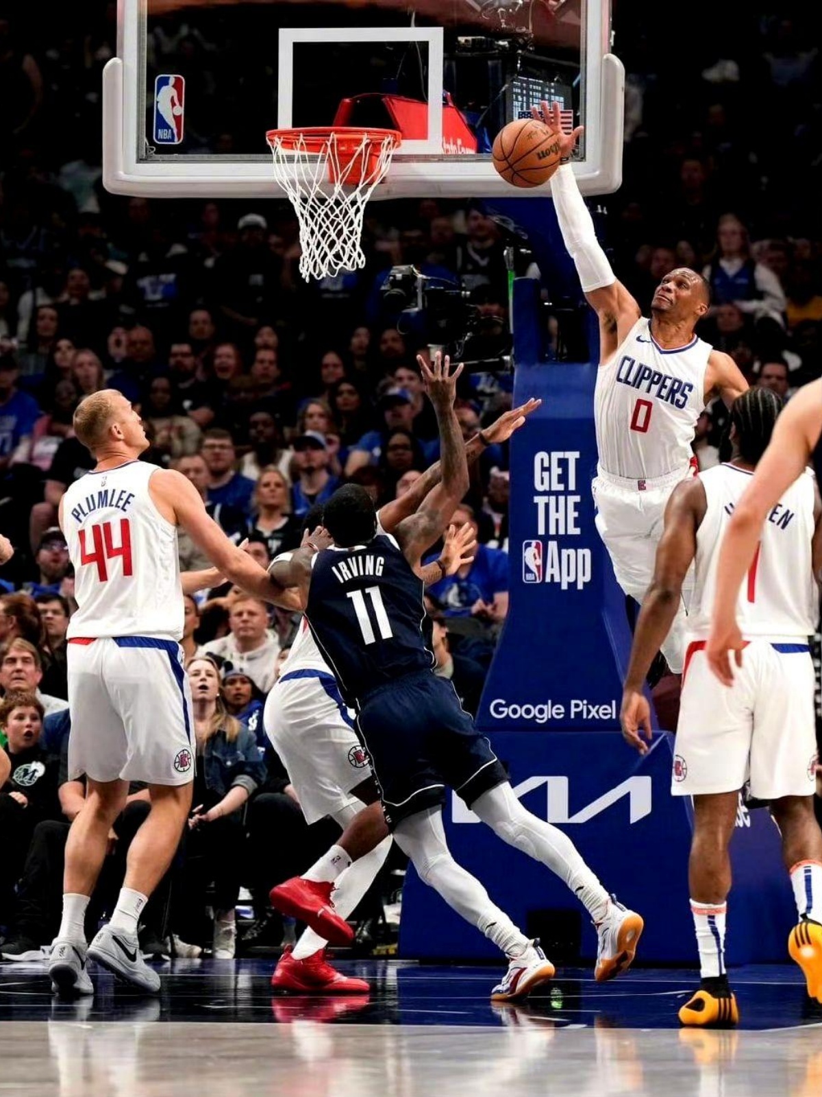 关于独行侠队成功防守火箭，取得比赛胜利的信息